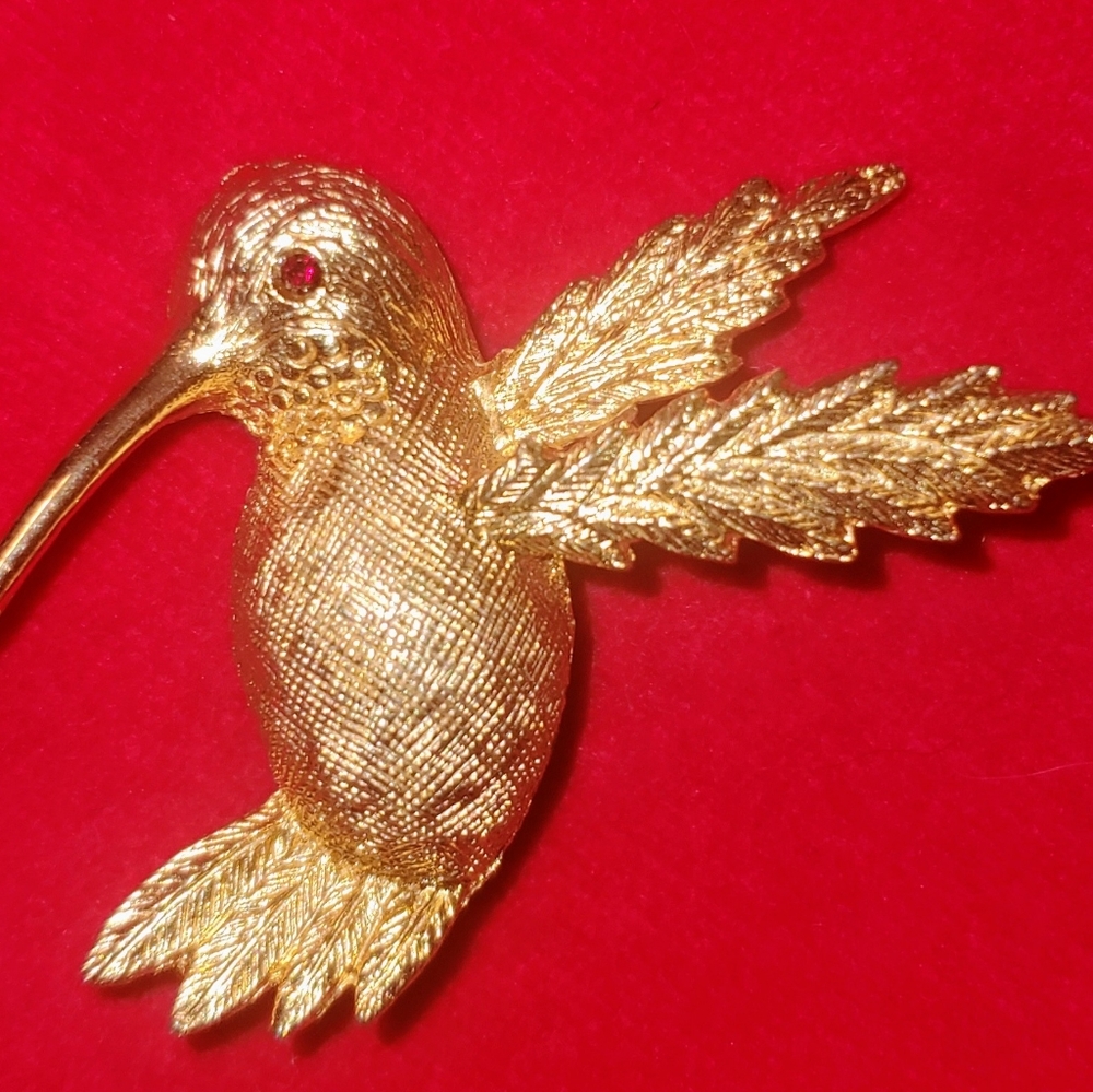Vintage Gold tone Hummingbird pin